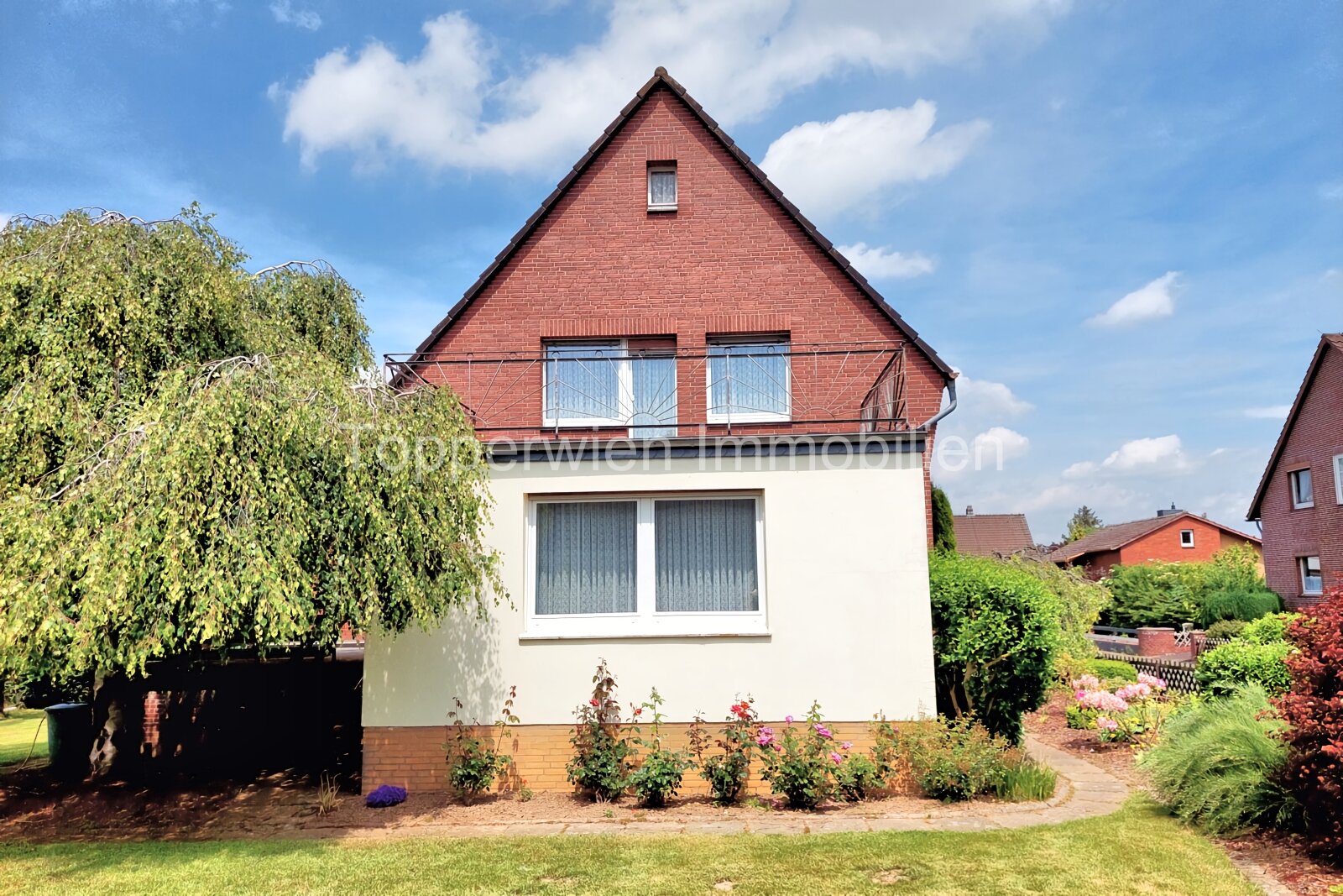 VerkauftT!!! Einfamilienhaus mit wunderschönen Fernblick, Garage, großer Terrasse und Balkon 