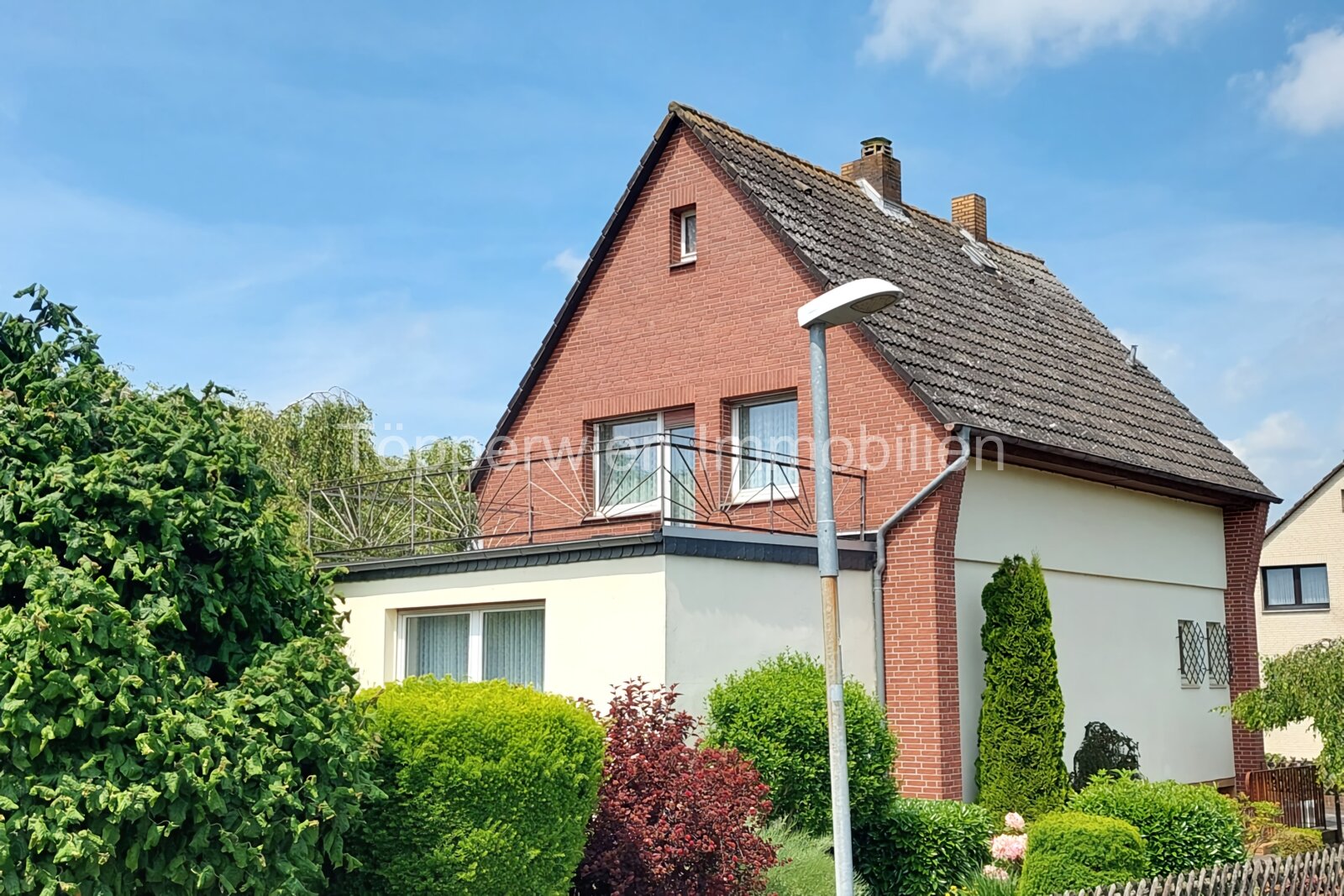 VerkauftT!!! Einfamilienhaus mit wunderschönen Fernblick, Garage, großer Terrasse und Balkon 