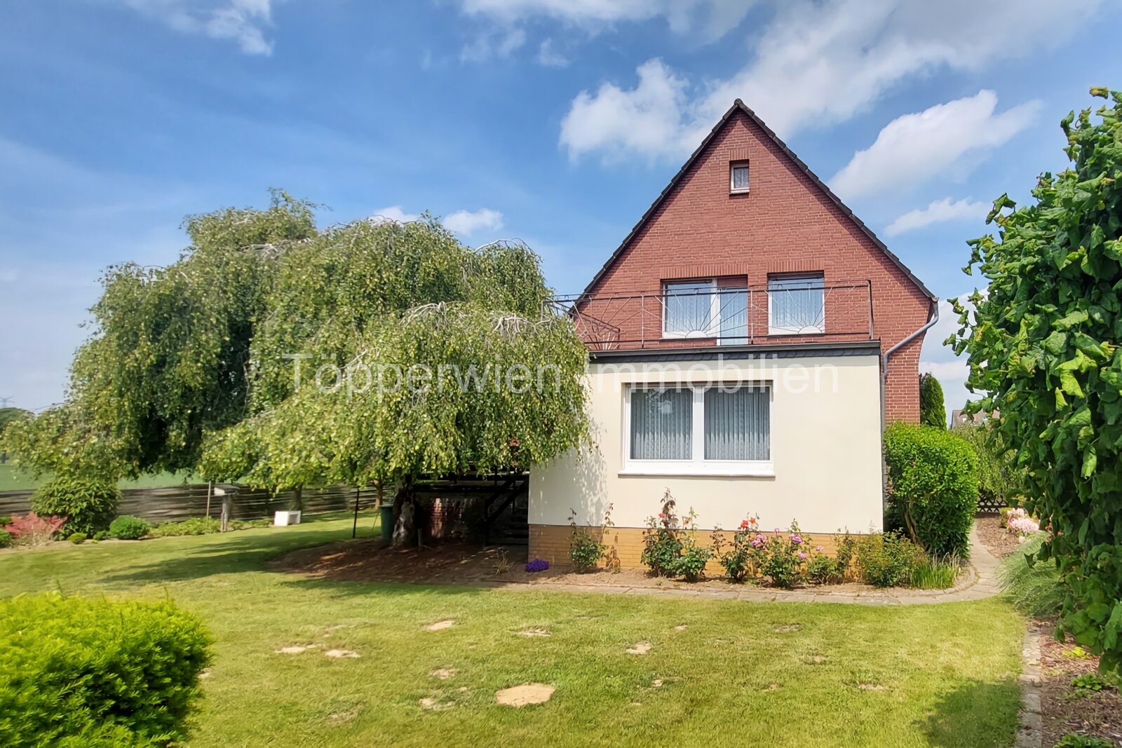 VerkauftT!!! Einfamilienhaus mit wunderschönen Fernblick, Garage, großer Terrasse und Balkon 