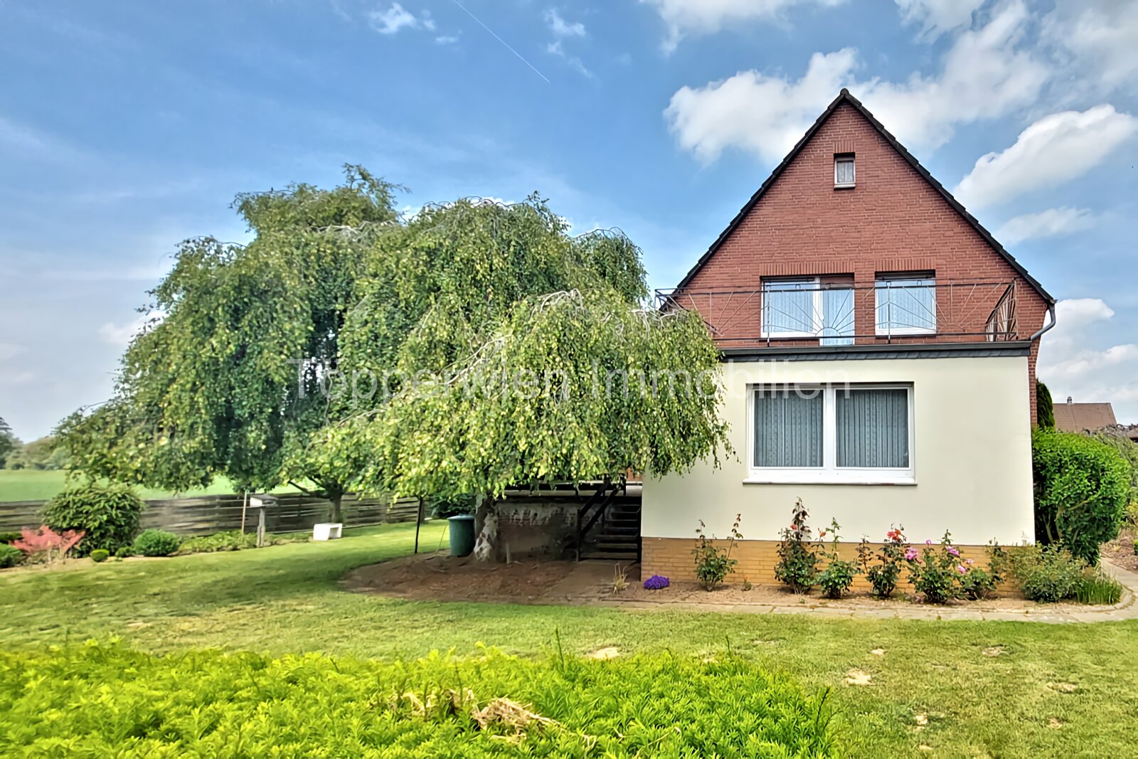 VerkauftT!!! Einfamilienhaus mit wunderschönen Fernblick, Garage, großer Terrasse und Balkon 