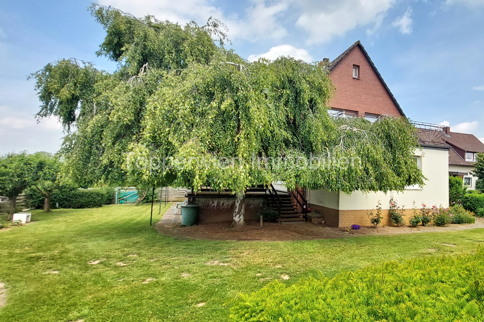 VerkauftT!!! Einfamilienhaus mit wunderschönen Fernblick, Garage, großer Terrasse und Balkon 