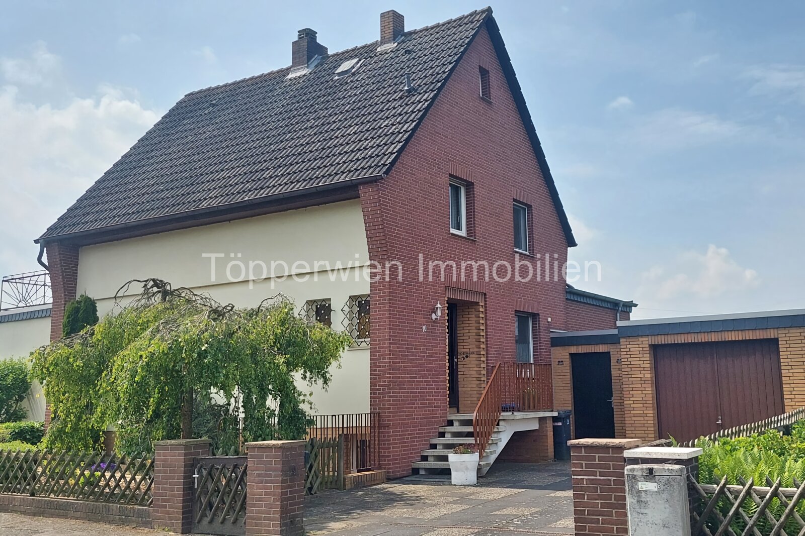 VerkauftT!!! Einfamilienhaus mit wunderschönen Fernblick, Garage, großer Terrasse und Balkon 