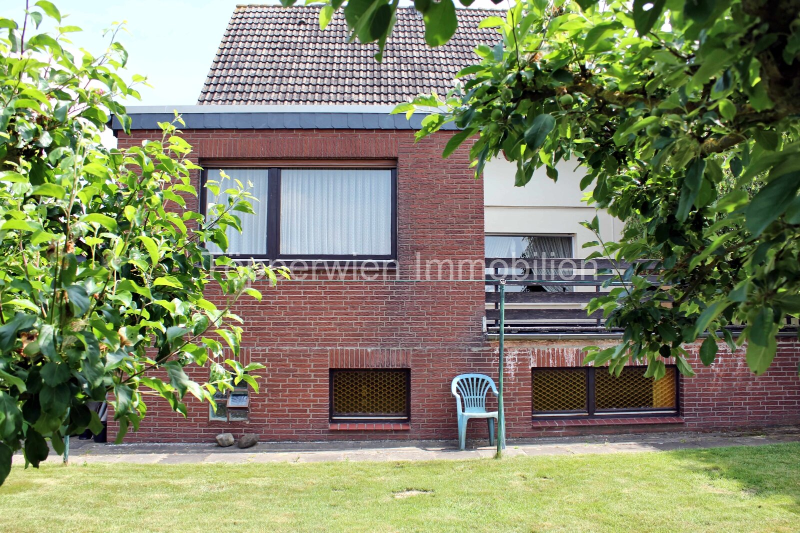 VerkauftT!!! Einfamilienhaus mit wunderschönen Fernblick, Garage, großer Terrasse und Balkon 