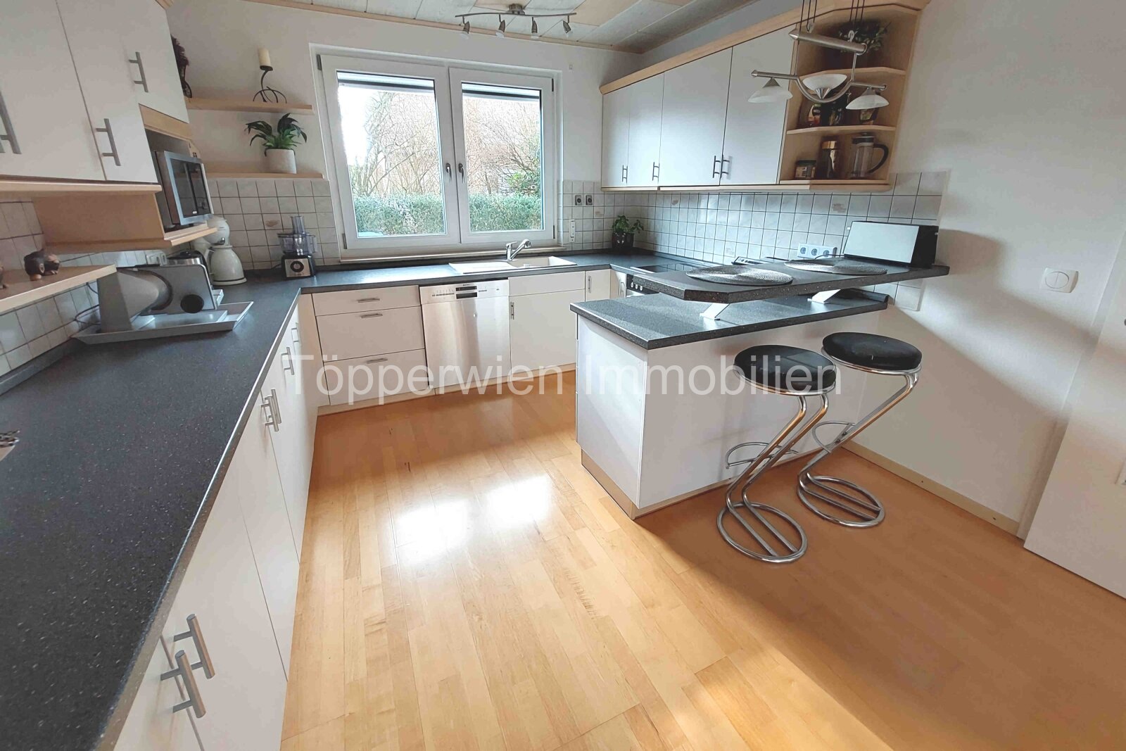 VERKAUFT!!! Provisionsfrei, 4 Zimmerwohnung Top renoviert mit eigenem Garten, Keller, Sauna, Garage, Terrassen