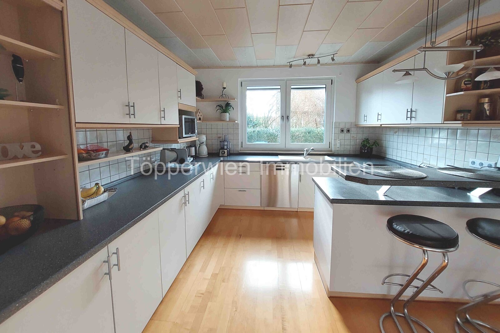 VERKAUFT!!! Provisionsfrei, 4 Zimmerwohnung Top renoviert mit eigenem Garten, Keller, Sauna, Garage, Terrassen