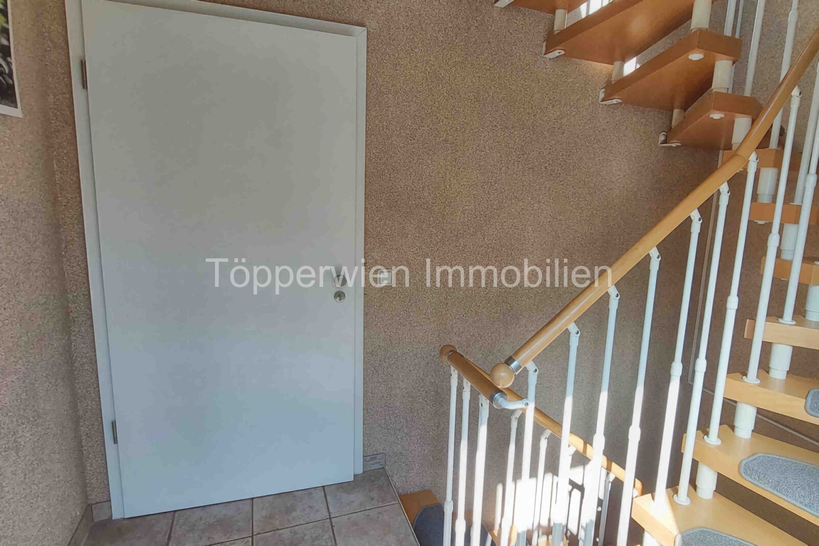 VERKAUFT!!! Provisionsfrei, 4 Zimmerwohnung Top renoviert mit eigenem Garten, Keller, Sauna, Garage, Terrassen