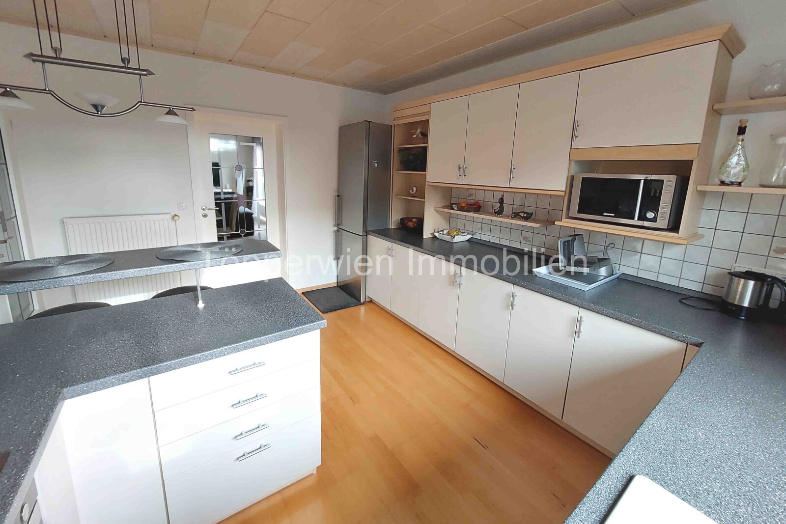 VERKAUFT!!! Provisionsfrei, 4 Zimmerwohnung Top renoviert mit eigenem Garten, Keller, Sauna, Garage, Terrassen