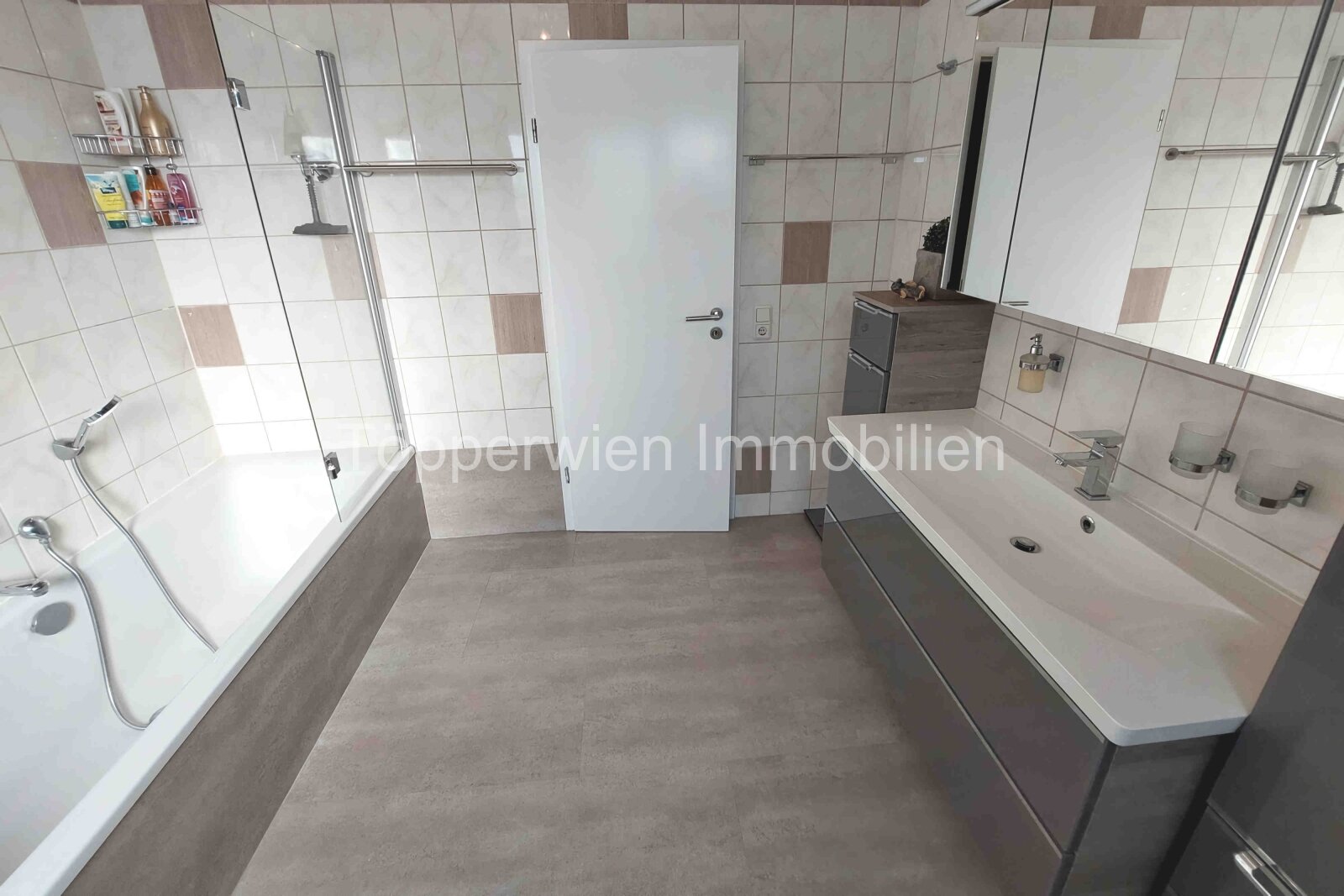 VERKAUFT!!! Provisionsfrei, 4 Zimmerwohnung Top renoviert mit eigenem Garten, Keller, Sauna, Garage, Terrassen