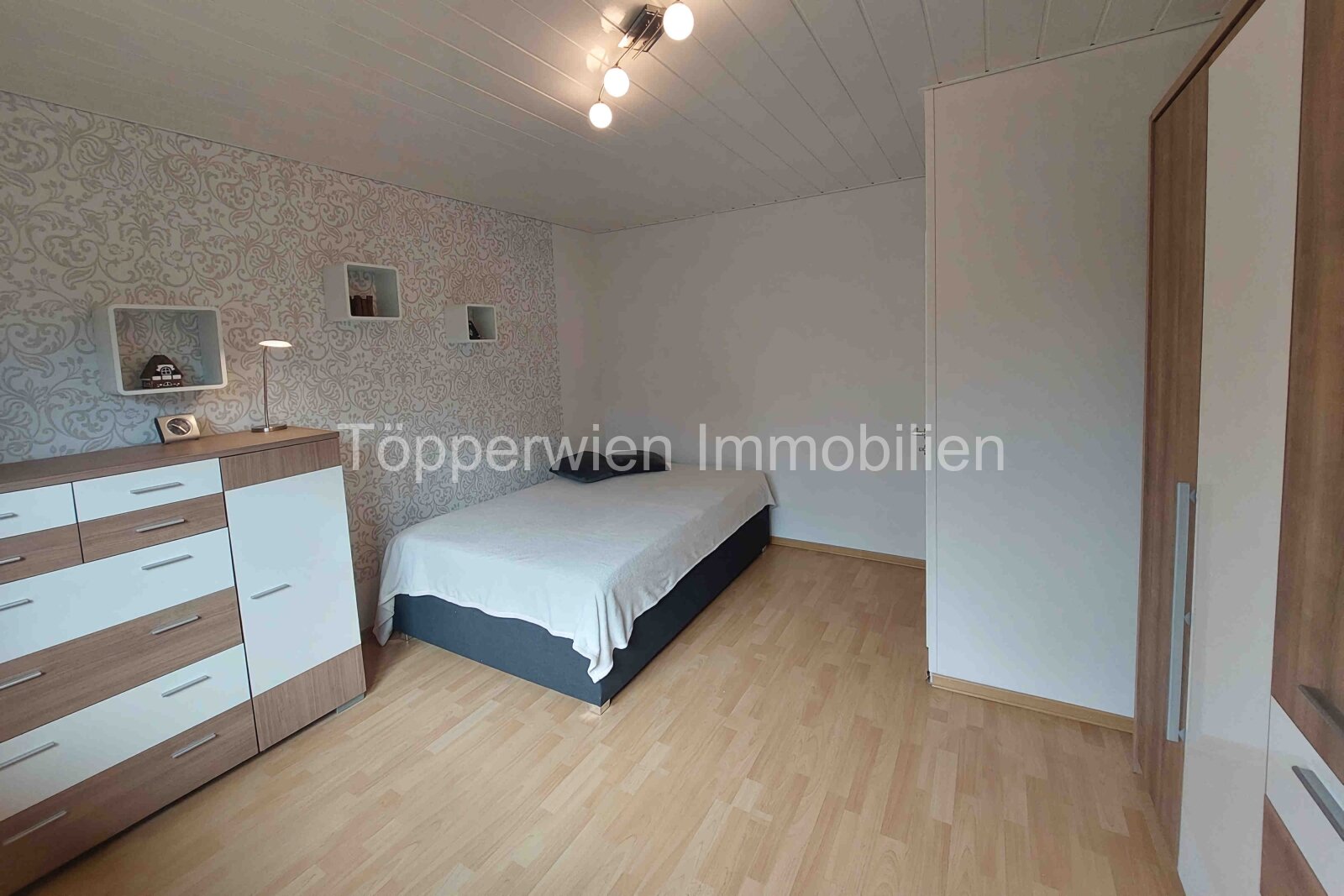 VERKAUFT!!! Provisionsfrei, 4 Zimmerwohnung Top renoviert mit eigenem Garten, Keller, Sauna, Garage, Terrassen