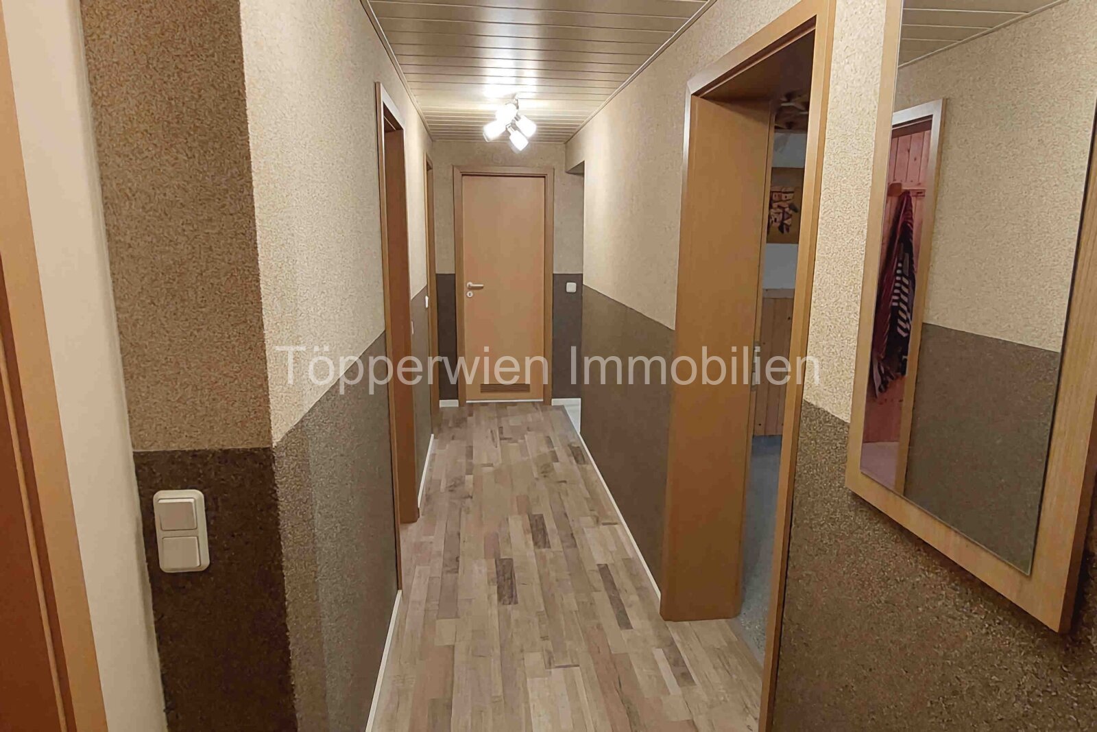 VERKAUFT!!! Provisionsfrei, 4 Zimmerwohnung Top renoviert mit eigenem Garten, Keller, Sauna, Garage, Terrassen