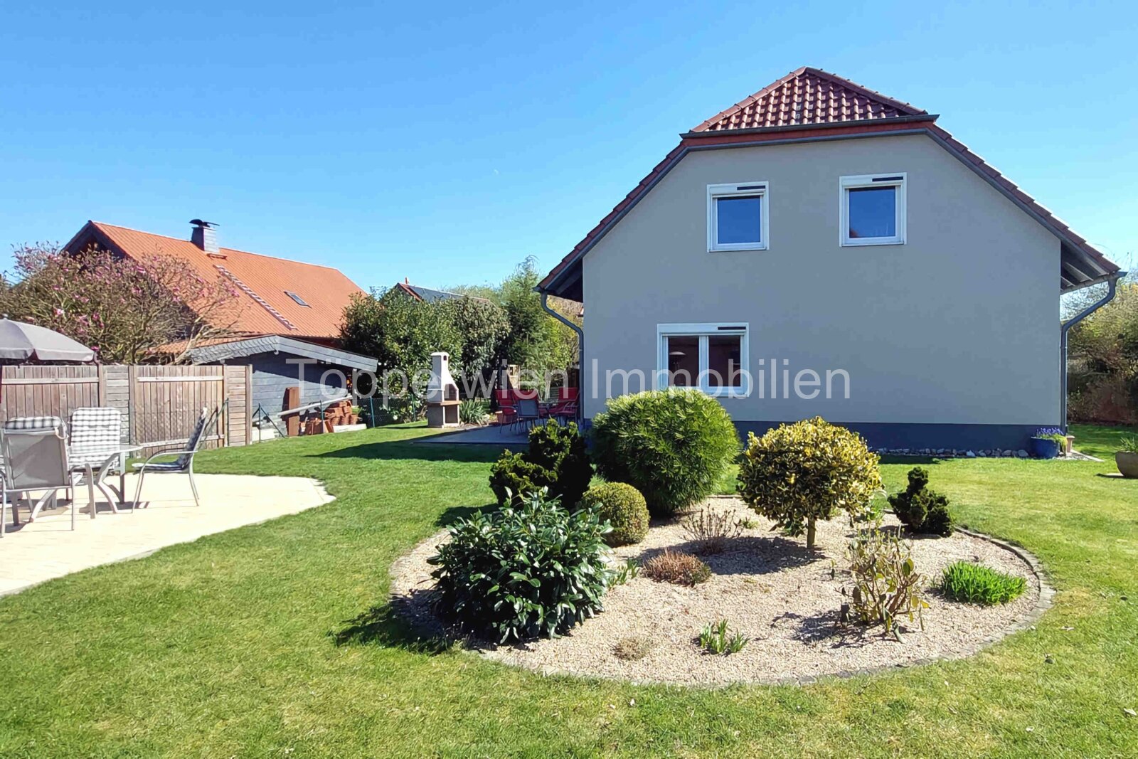 VERKAUFT!!! Provisionsfrei, 4 Zimmerwohnung Top renoviert mit eigenem Garten, Keller, Sauna, Garage, Terrassen