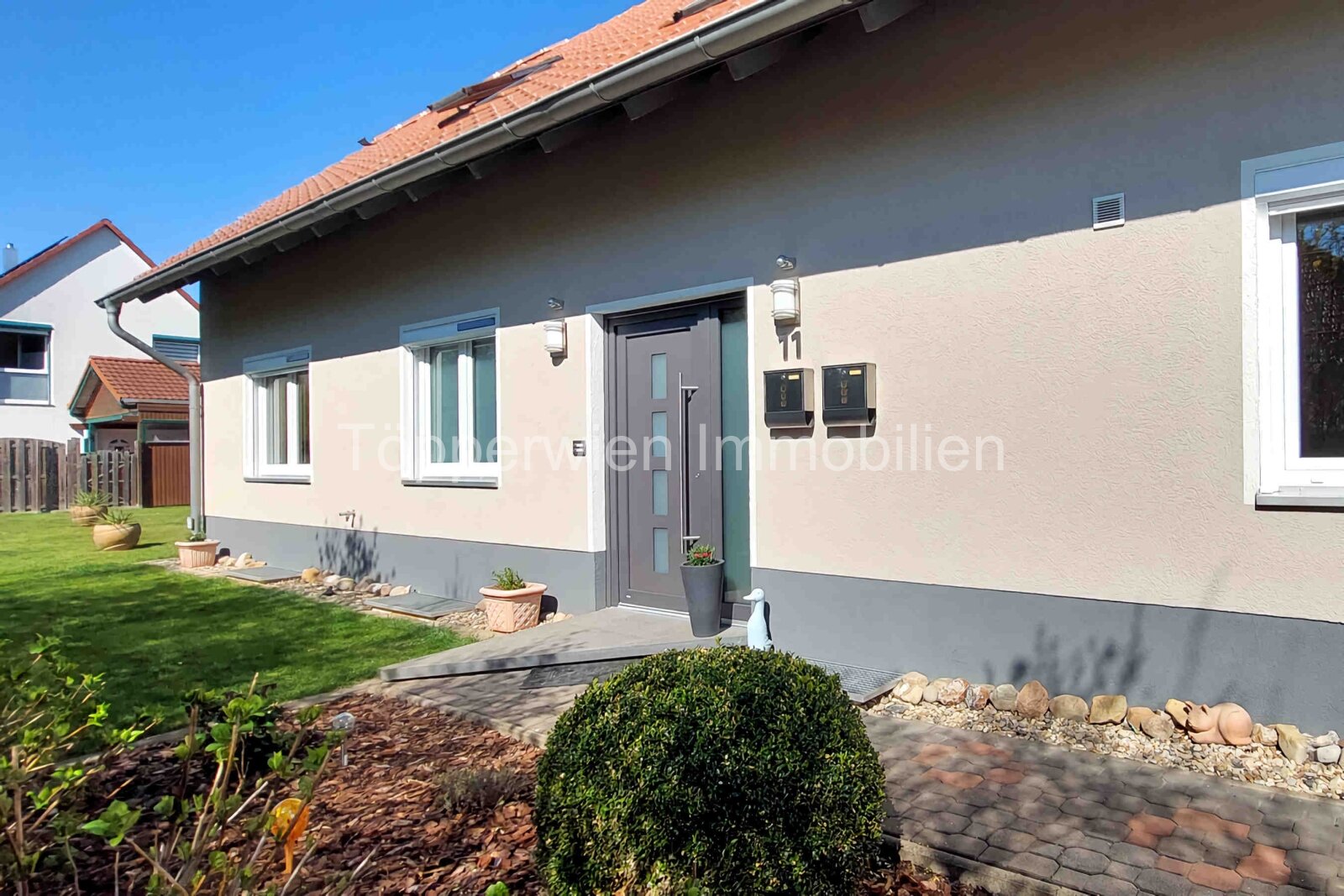 VERKAUFT!!! Provisionsfrei, 4 Zimmerwohnung Top renoviert mit eigenem Garten, Keller, Sauna, Garage, Terrassen