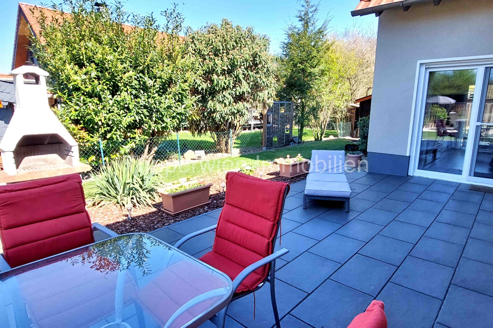 VERKAUFT!!! Provisionsfrei, 4 Zimmerwohnung Top renoviert mit eigenem Garten, Keller, Sauna, Garage, Terrassen