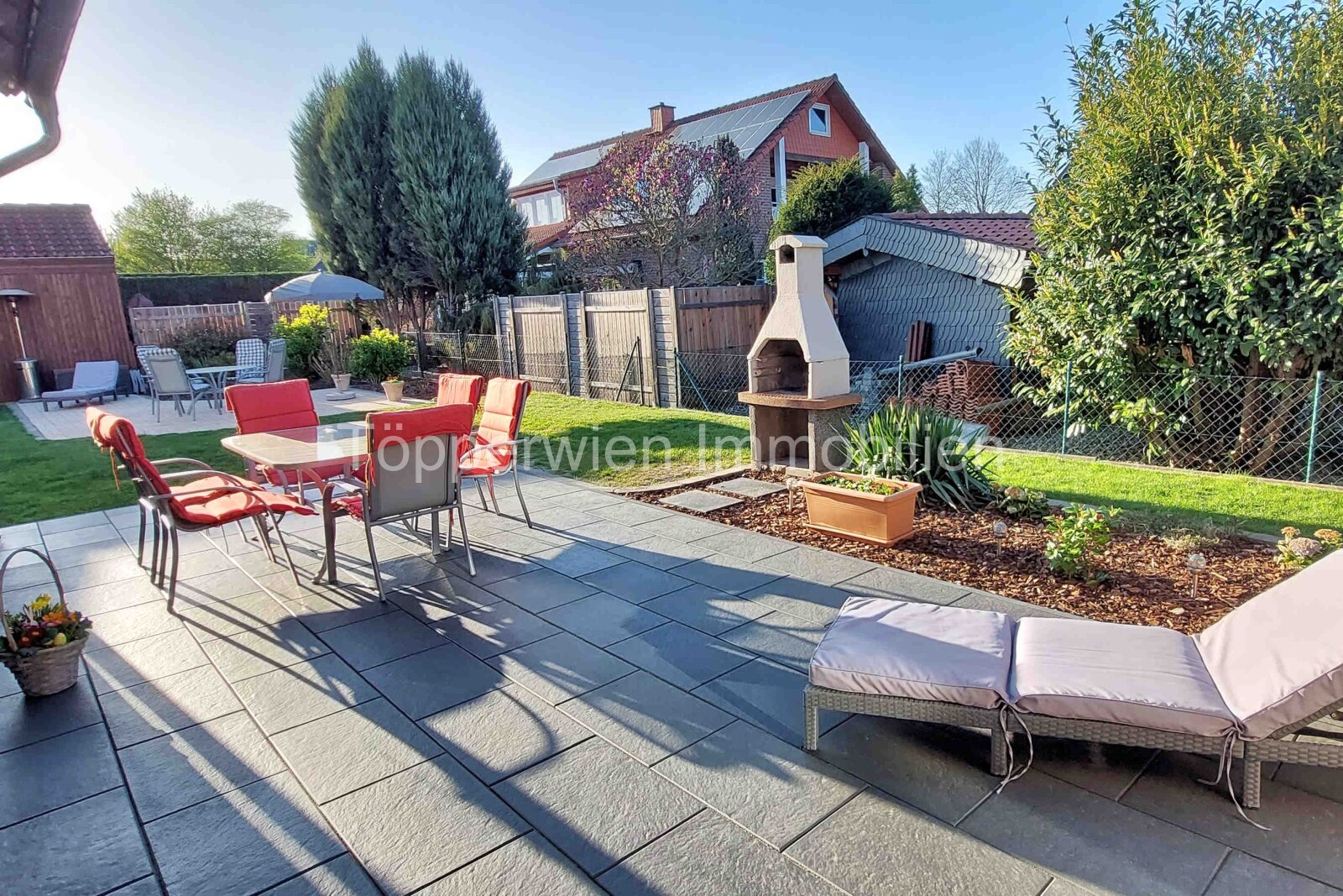 VERKAUFT!!! Provisionsfrei, 4 Zimmerwohnung Top renoviert mit eigenem Garten, Keller, Sauna, Garage, Terrassen