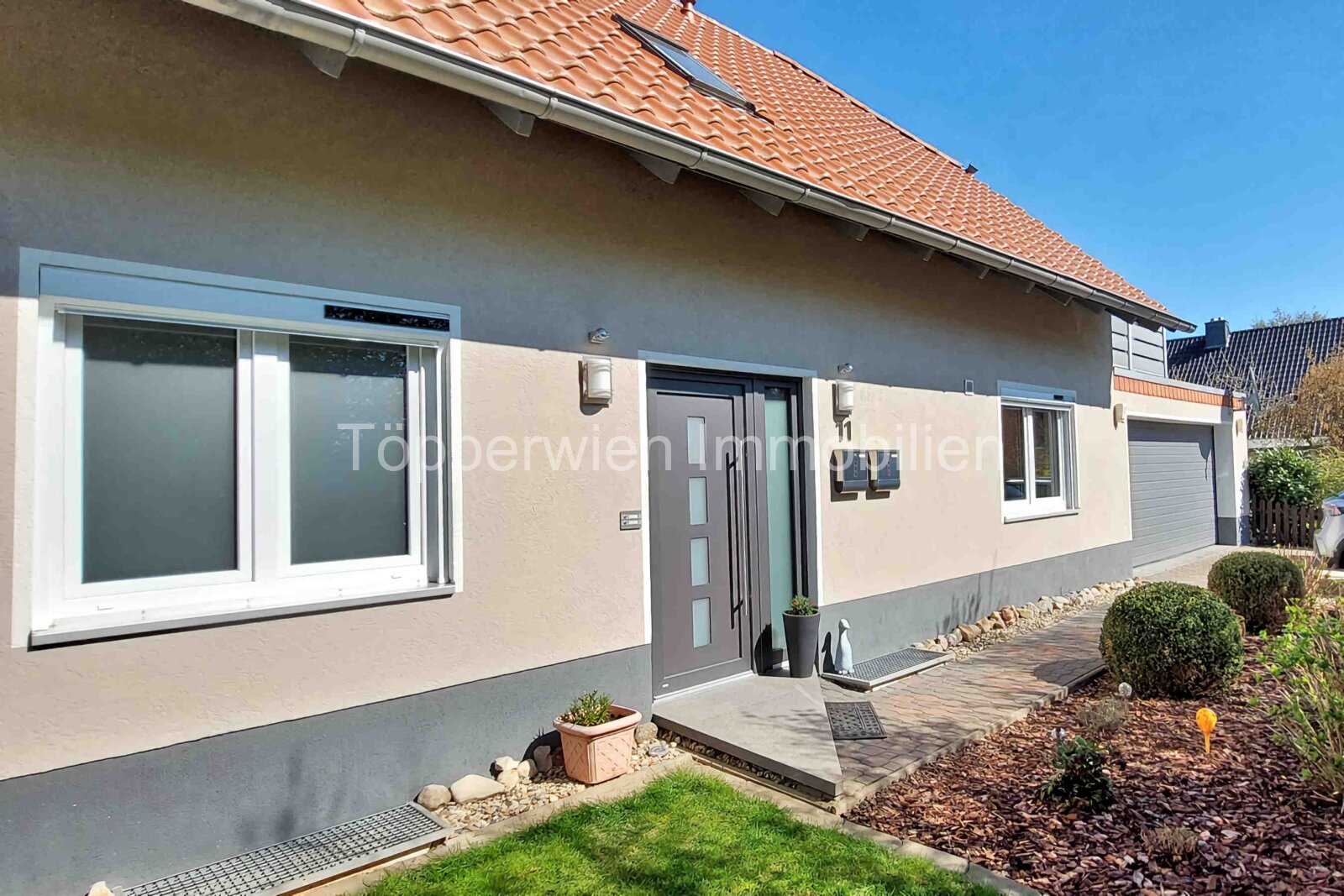 VERKAUFT!!! Provisionsfrei, 4 Zimmerwohnung Top renoviert mit eigenem Garten, Keller, Sauna, Garage, Terrassen