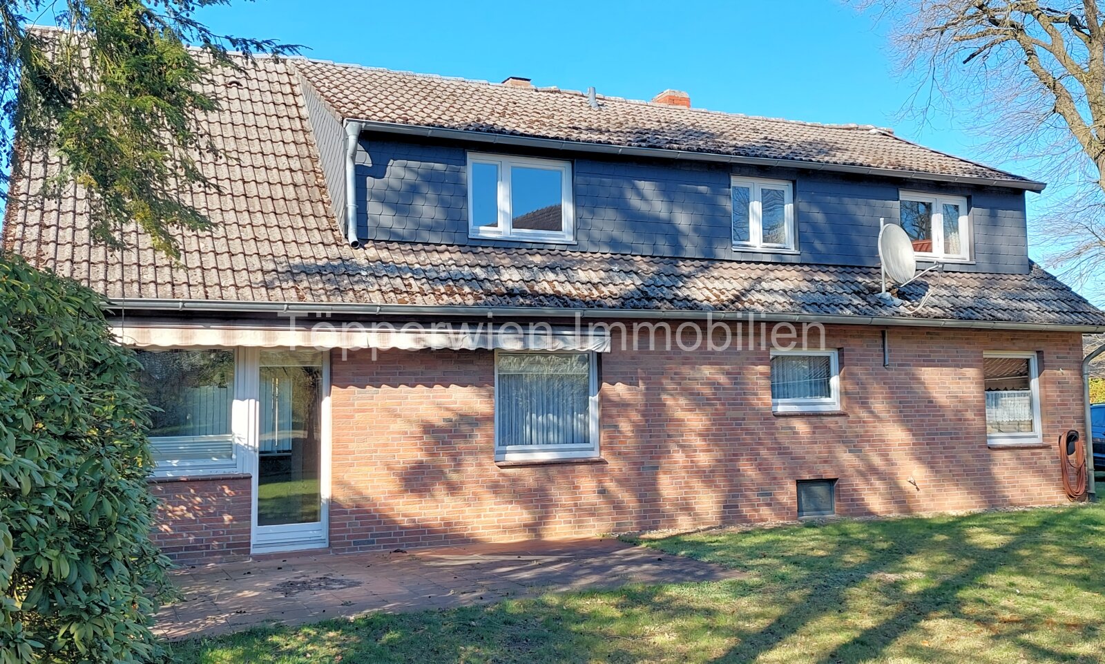 Großzügiges Einfamilienhaus mit Garage zum neu gestalten