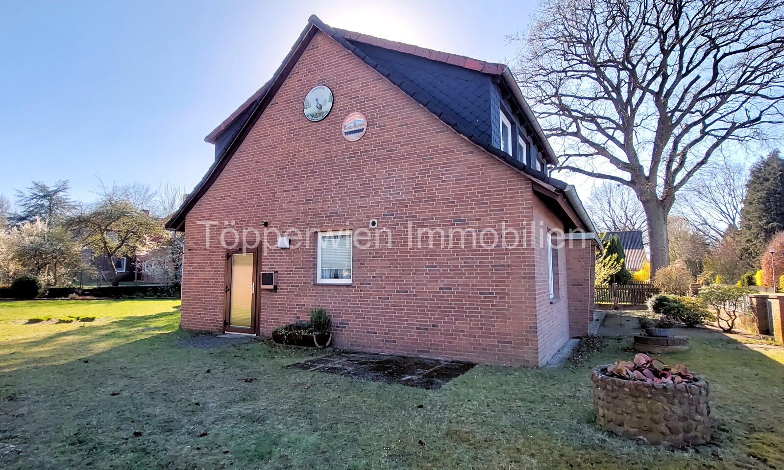 Großzügiges Einfamilienhaus mit Garage zum neu gestalten