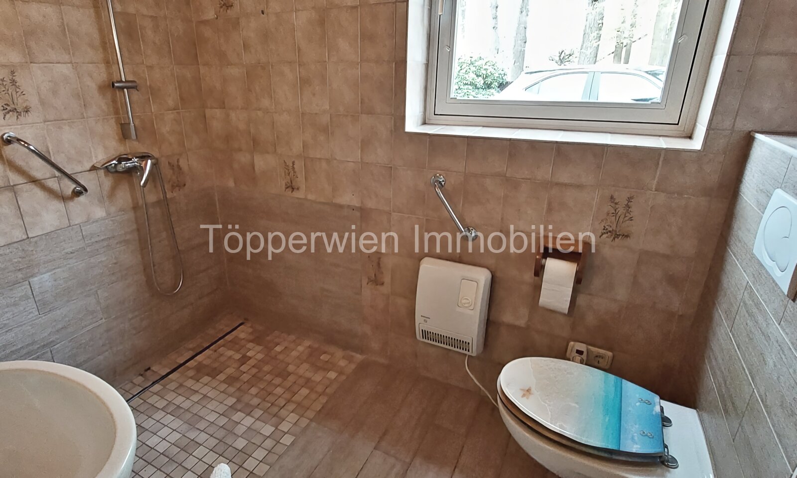 Großzügiges Einfamilienhaus mit Garage zum neu gestalten