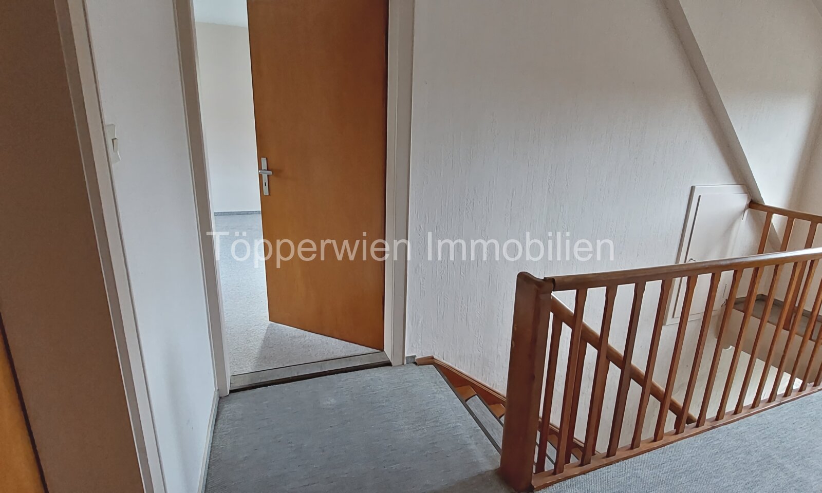 Großzügiges Einfamilienhaus mit Garage zum neu gestalten