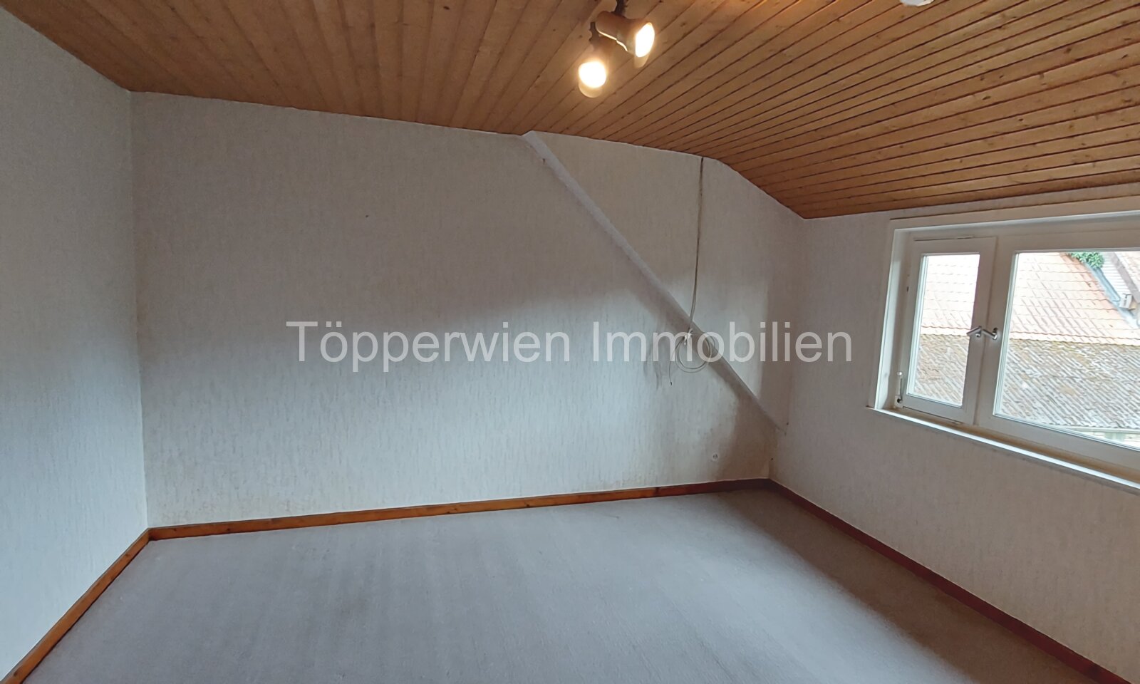 Großzügiges Einfamilienhaus mit Garage zum neu gestalten