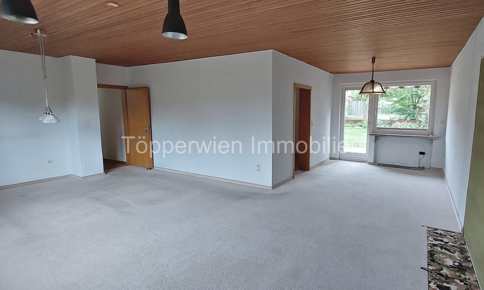 Großzügiges Einfamilienhaus mit Garage zum neu gestalten