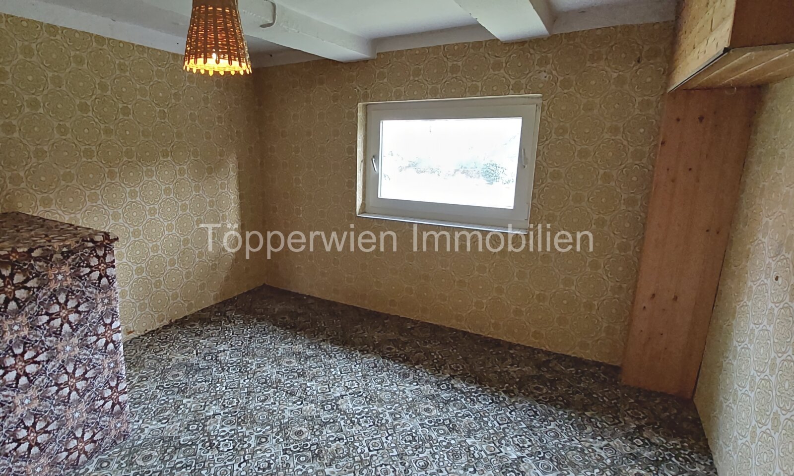 Großzügiges Einfamilienhaus mit Garage zum neu gestalten