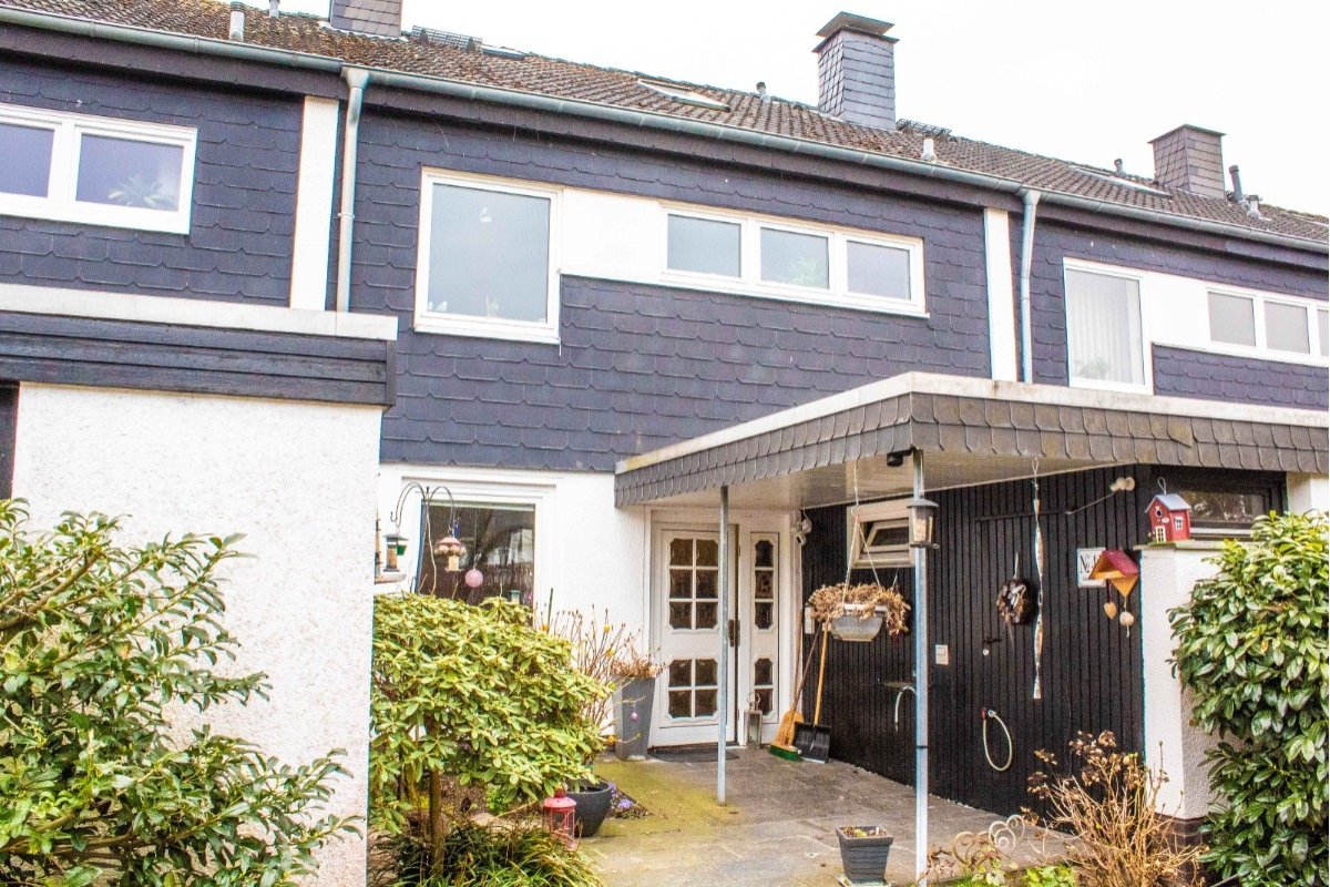 Isernhagen: "Provisionsfrei für Käufer" Attraktives Reihenmittelhaus mit Garage in Altwarmbüchen zu verkaufen.  Isernhagen: "Provisionsfrei für Käufer" Attraktives Reihenmittelhaus mit Garage in Altwarmbüchen zu verkaufen.