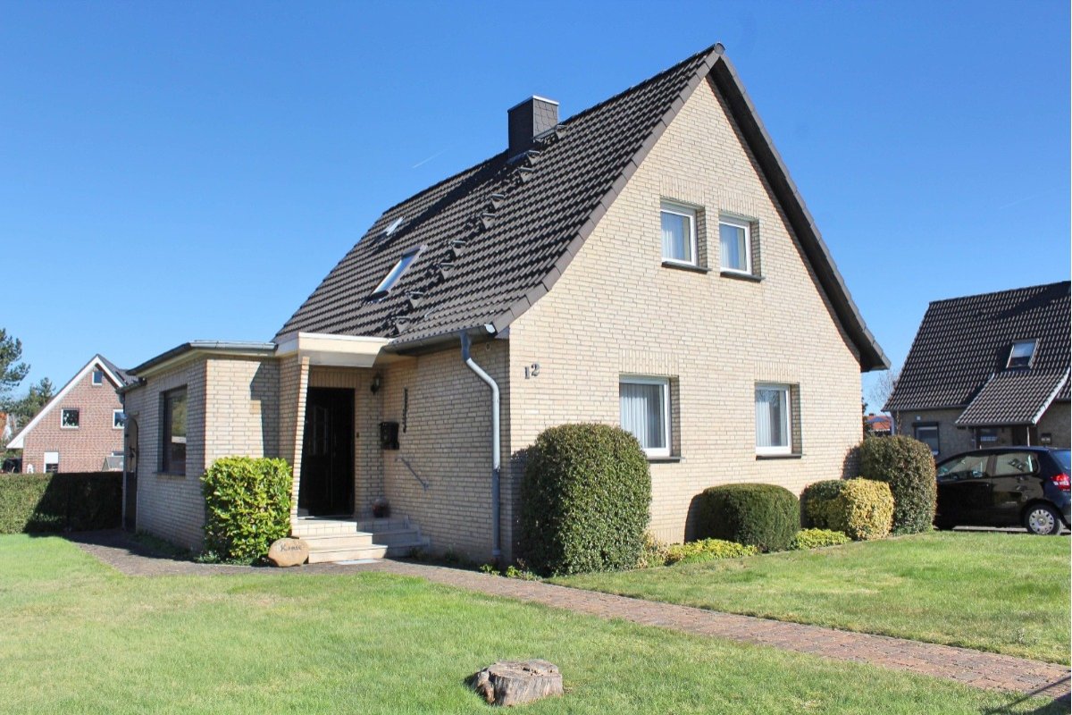 Burgdorf: Einfamilienhaus mit großem Potential zu verkaufen. Top Lage von Burgdorf mit Anbau und Keller  Burgdorf: Einfamilienhaus mit großem Potential zu verkaufen. Top Lage von Burgdorf mit Anbau und Keller