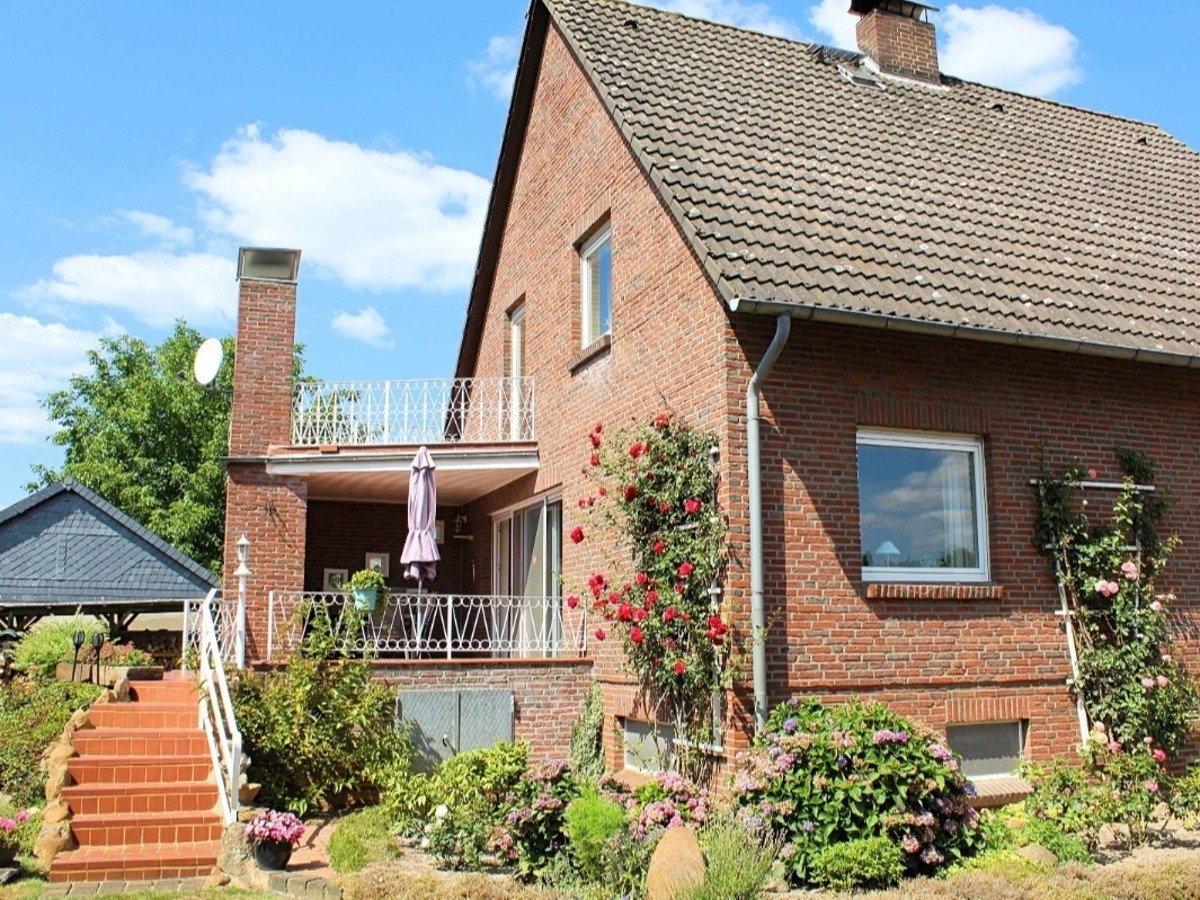 Eicklingen: Traumhaftes Einfamilienhaus mit wunderschönem Grundstück, großer Terrasse und Balkon zu verkaufen  Eicklingen: Traumhaftes Einfamilienhaus mit wunderschönem Grundstück, großer Terrasse und Balkon zu verkaufen