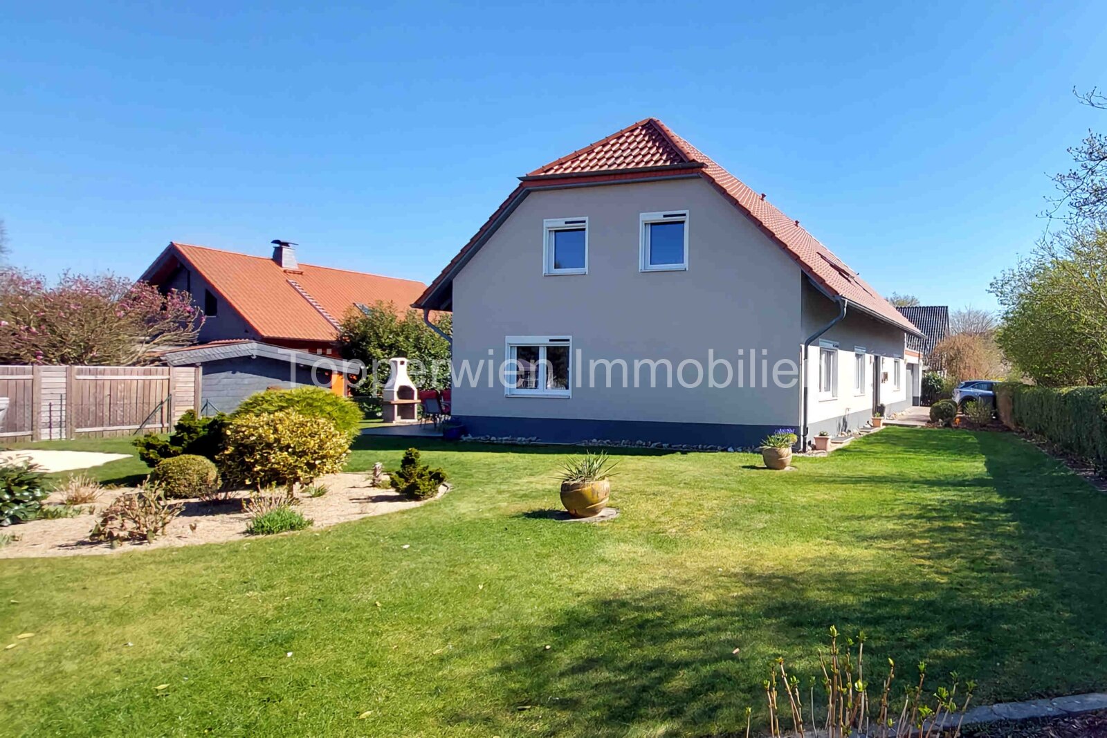 Ansicht mit Garten Ansicht mit Garten