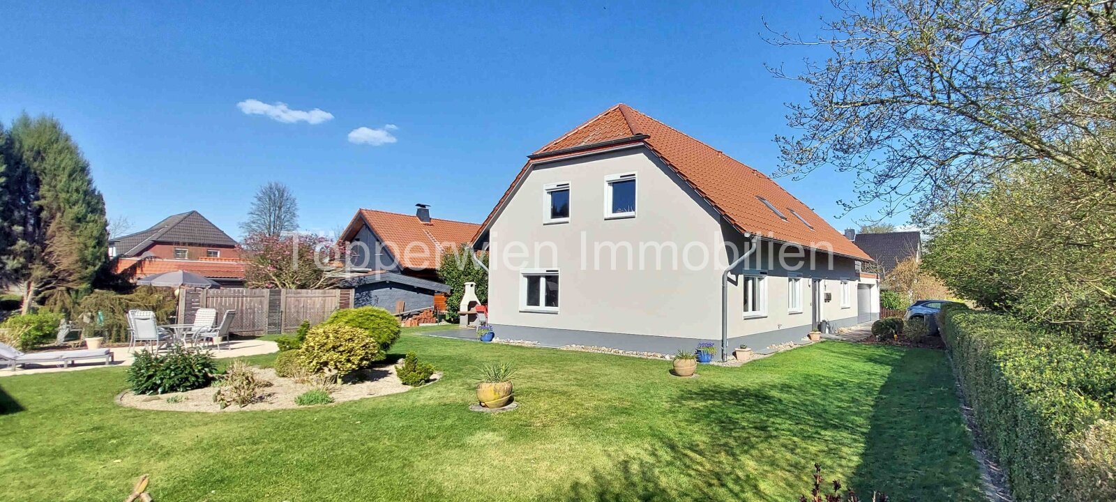 Ansicht Haus mit Garten Ansicht Haus mit Garten
