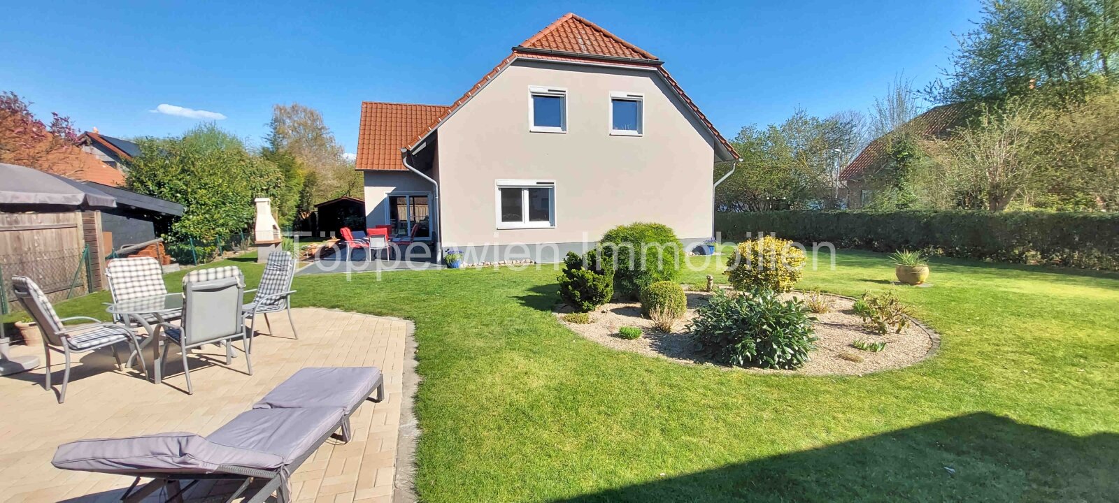 Ansicht Haus mit Garten Ansicht Haus mit Garten
