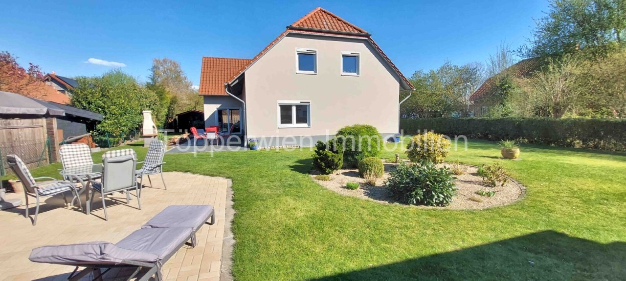 Ansicht Haus mit Garten Ansicht Haus mit Garten