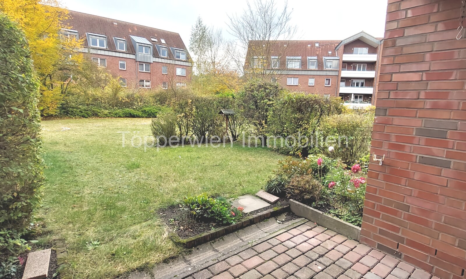 Terrasse mit Blick in den Garten Terrasse mit Blick in den Garten