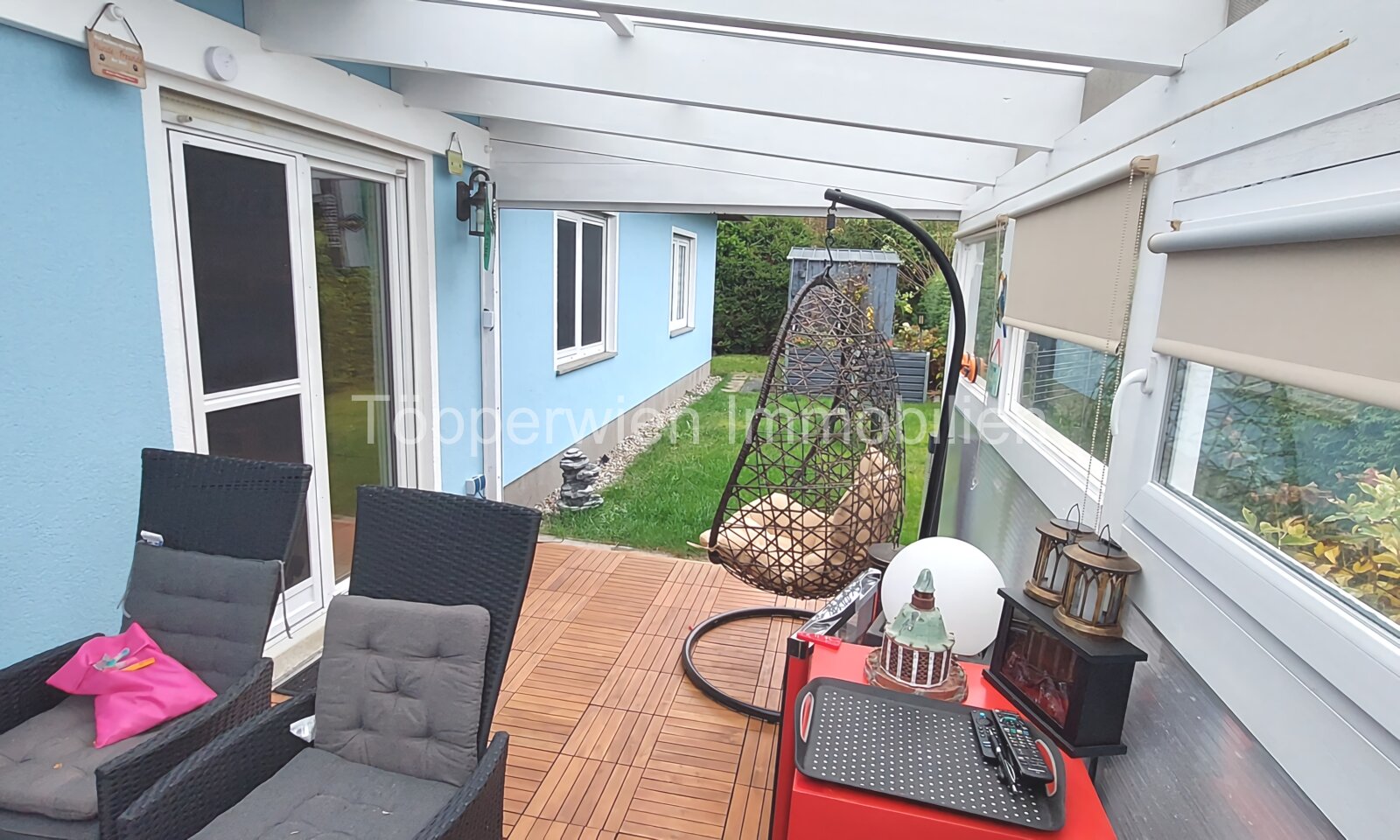 Sommergarten mit Blick in den Garten