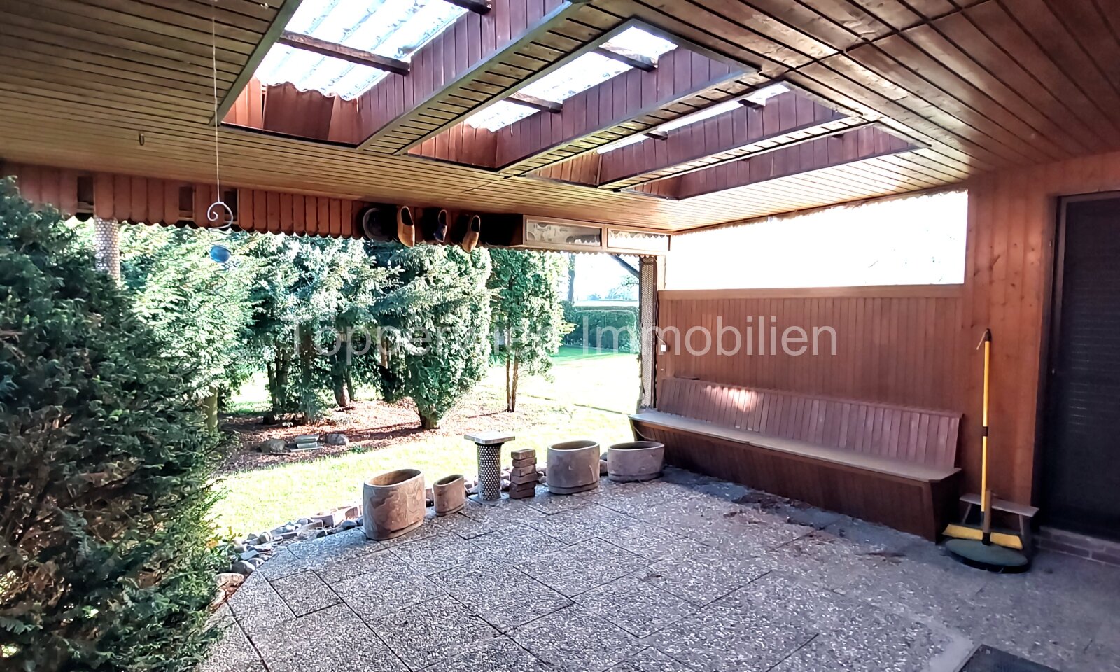 Überdachte Terrasse